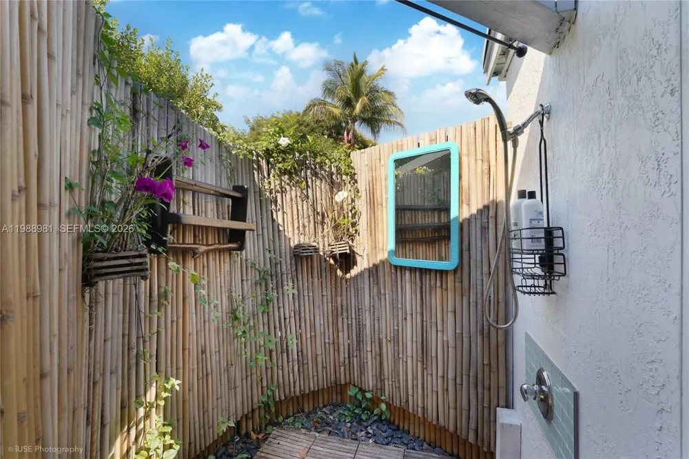 212 SW 1st Ave Hallandale Beach, FL 33009