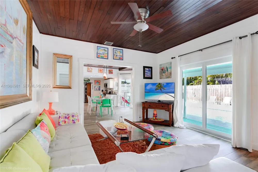 212 SW 1st Ave Hallandale Beach, FL 33009
