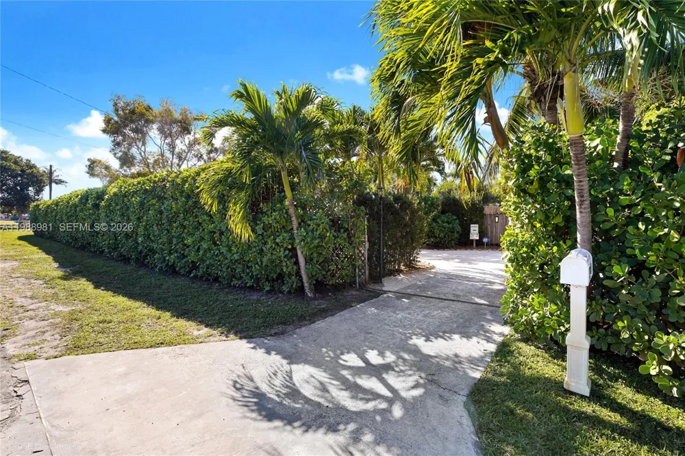 212 SW 1st Ave Hallandale Beach, FL 33009