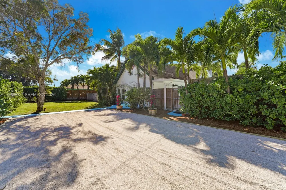 212 SW 1st Ave Hallandale Beach, FL 33009