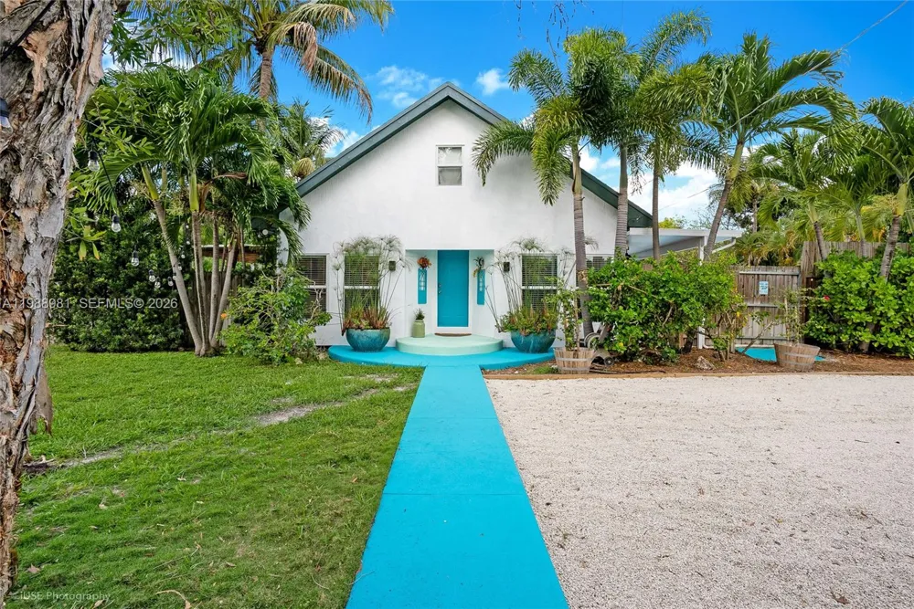 212 SW 1st Ave Hallandale Beach, FL 33009
