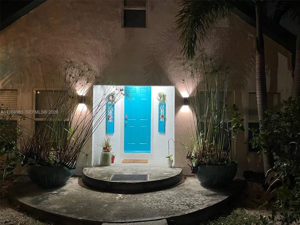 212 SW 1st Ave Hallandale Beach, FL 33009