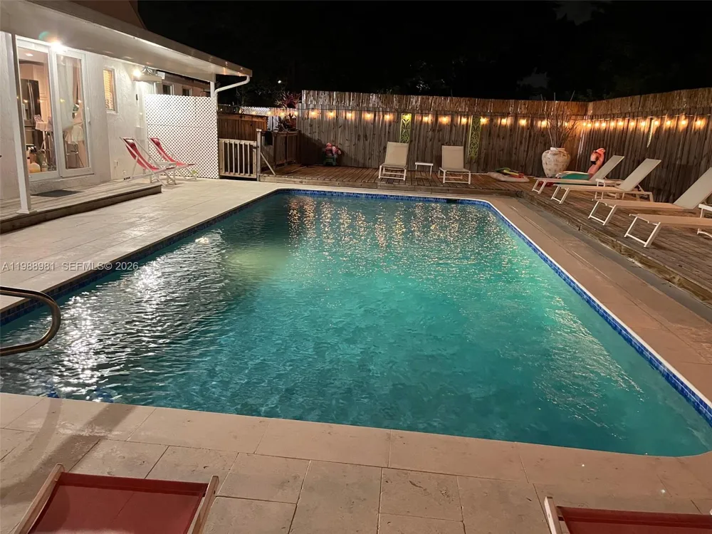 212 SW 1st Ave Hallandale Beach, FL 33009