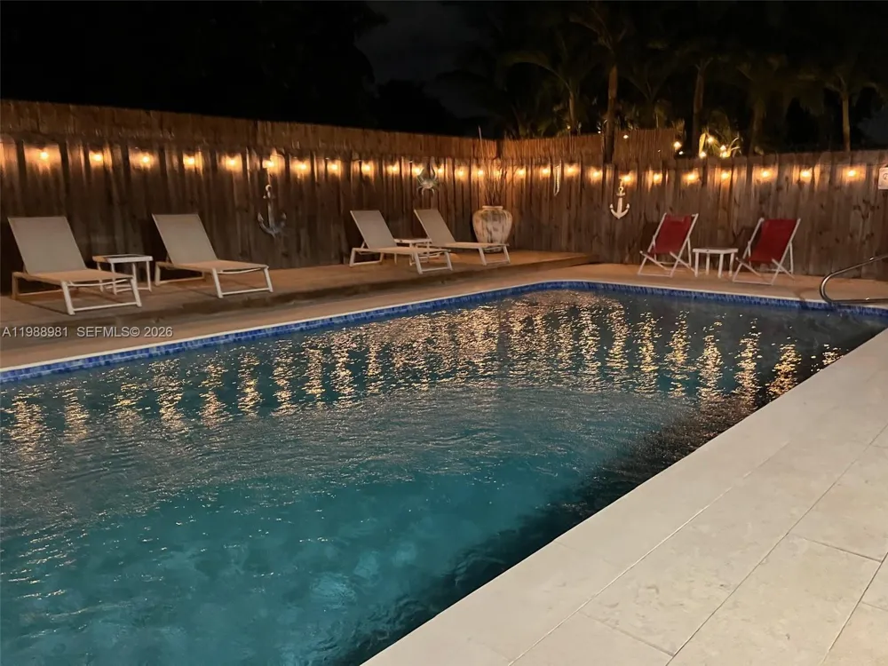 212 SW 1st Ave Hallandale Beach, FL 33009