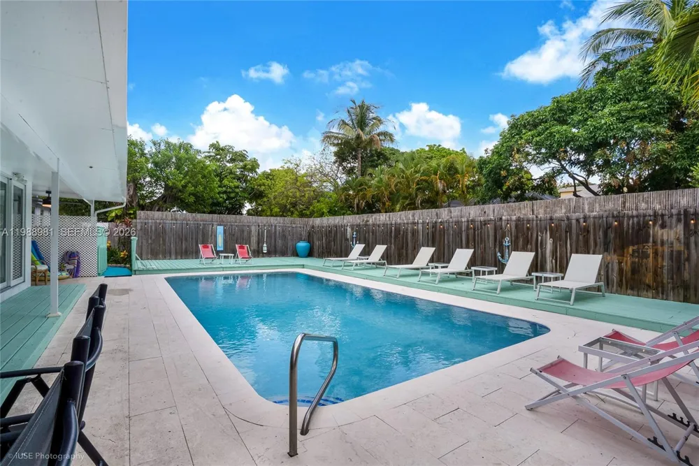 212 SW 1st Ave Hallandale Beach, FL 33009