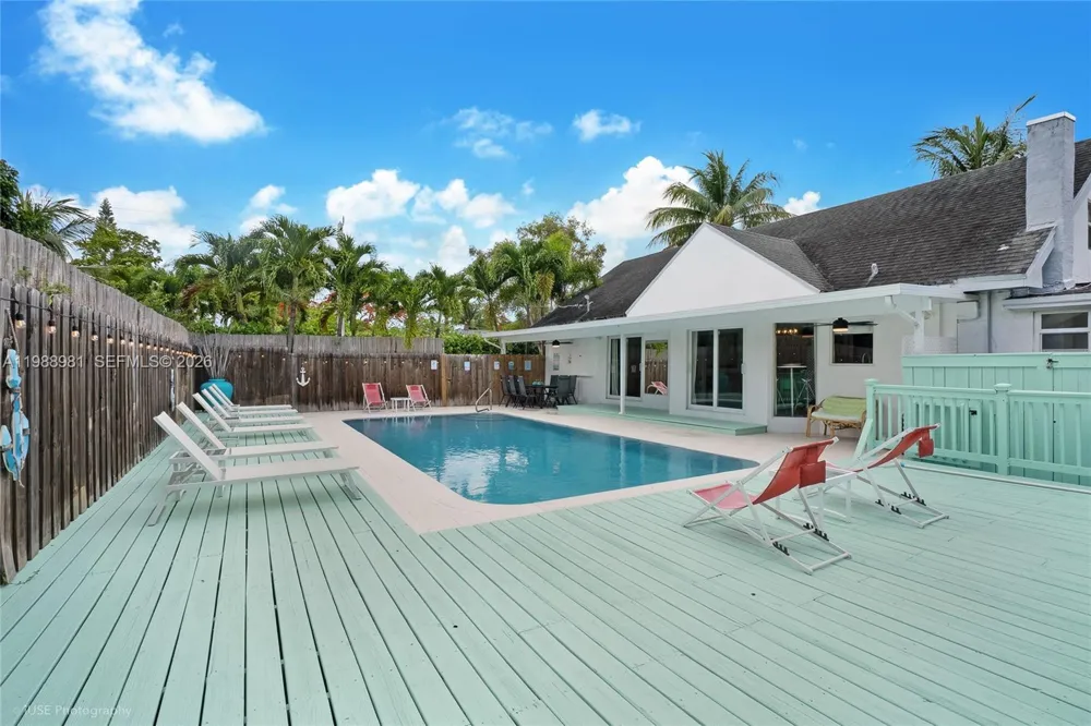 212 SW 1st Ave Hallandale Beach, FL 33009