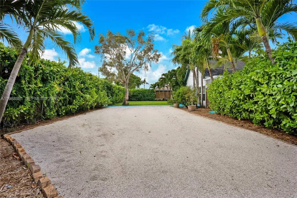 212 SW 1st Ave Hallandale Beach, FL 33009