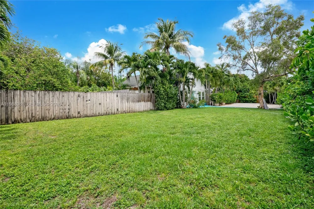 212 SW 1st Ave Hallandale Beach, FL 33009