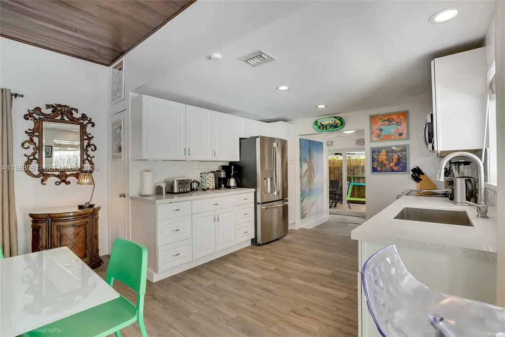 212 SW 1st Ave Hallandale Beach, FL 33009