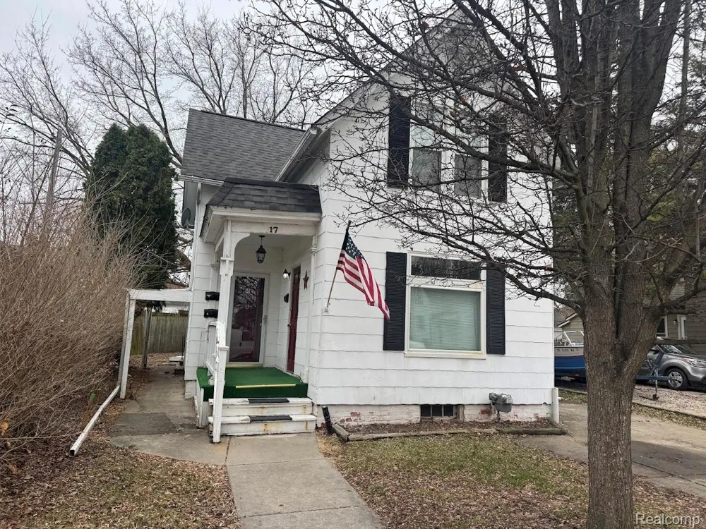 17 Stapleton Street Mt Clemens City, MI 48043