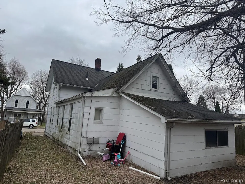 17 Stapleton Street Mt Clemens City, MI 48043
