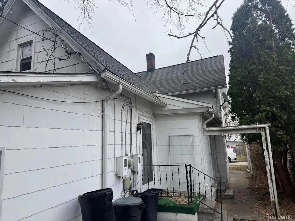 17 Stapleton Street Mt Clemens City, MI 48043
