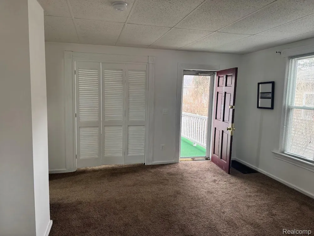 17 Stapleton Street Mt Clemens City, MI 48043