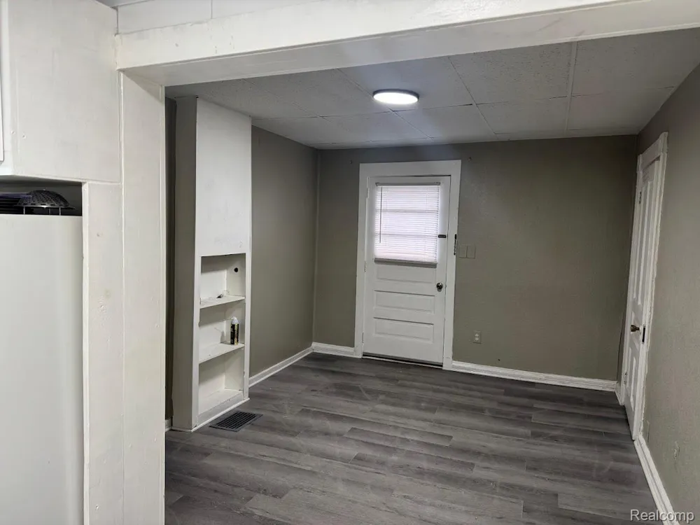 17 Stapleton Street Mt Clemens City, MI 48043