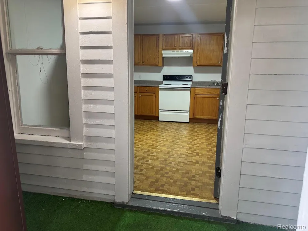 17 Stapleton Street Mt Clemens City, MI 48043
