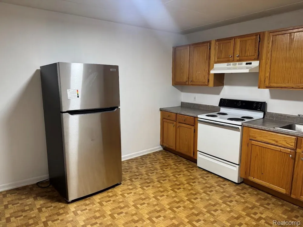 17 Stapleton Street Mt Clemens City, MI 48043