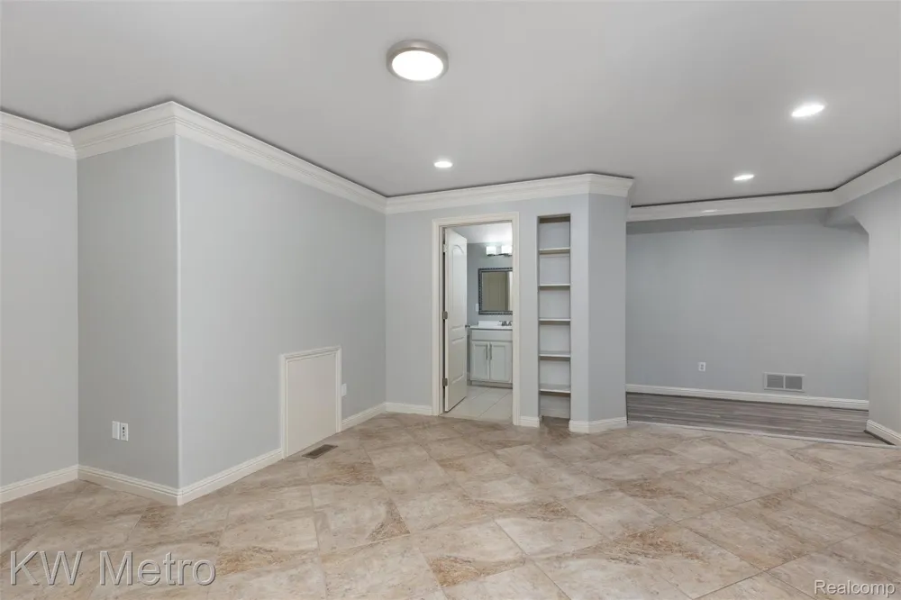 65884 Windrose Court Ray Township, MI 48096