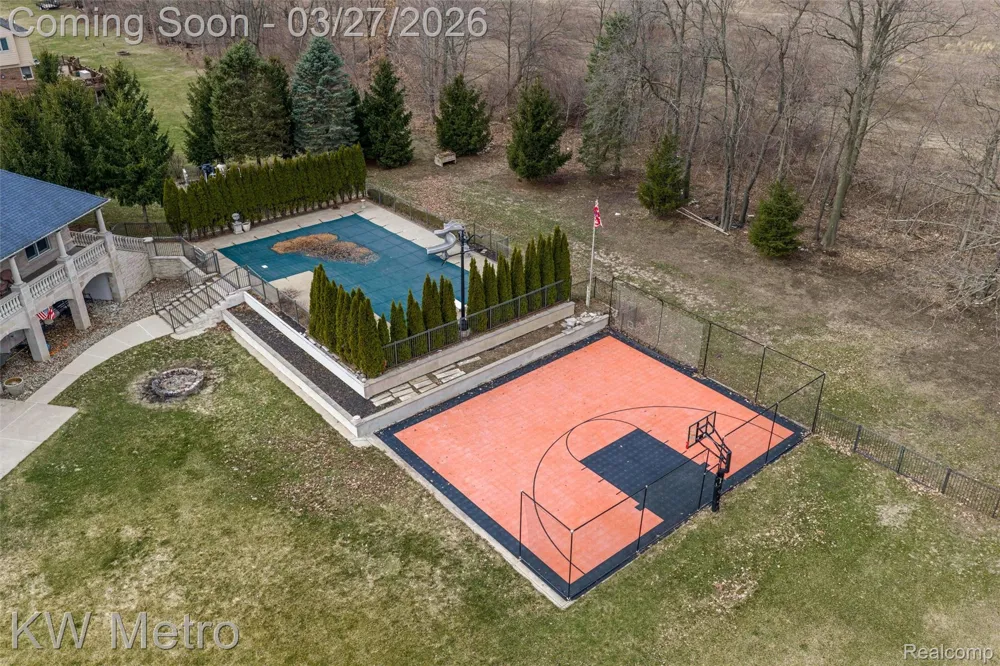 65884 Windrose Court Ray Township, MI 48096