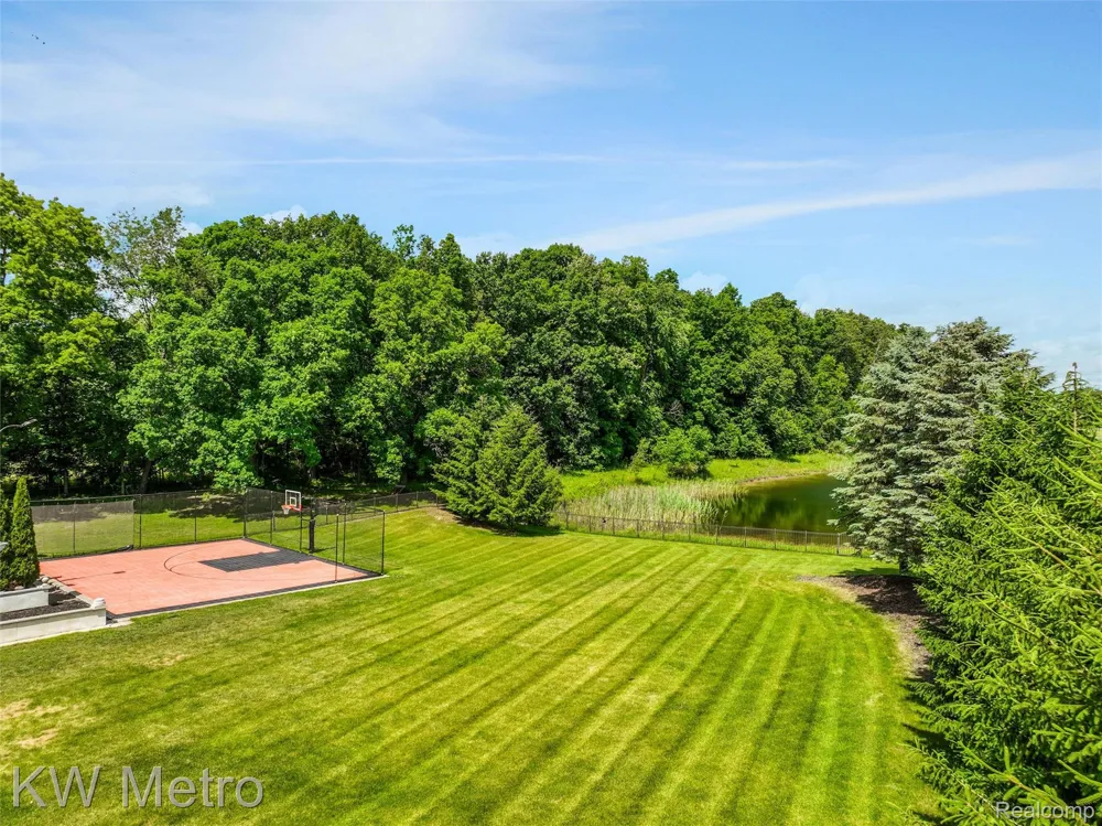 65884 Windrose Court Ray Township, MI 48096