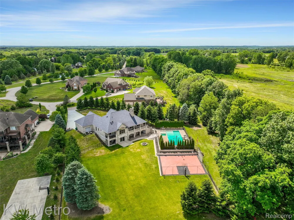 65884 Windrose Court Ray Township, MI 48096
