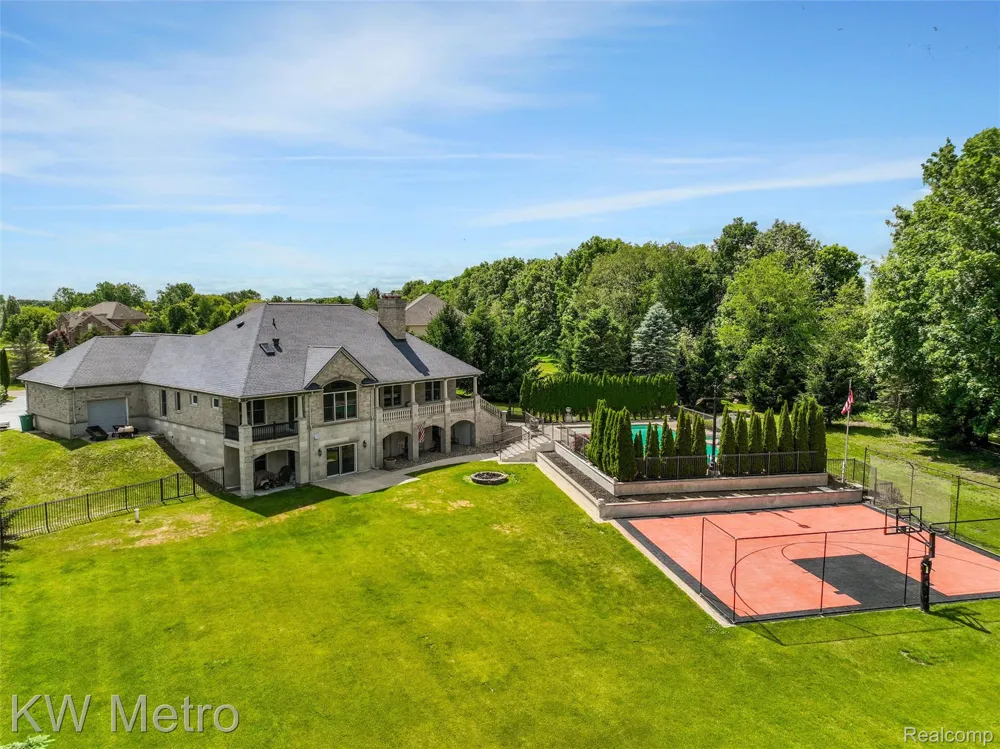 65884 Windrose Court Ray Township, MI 48096