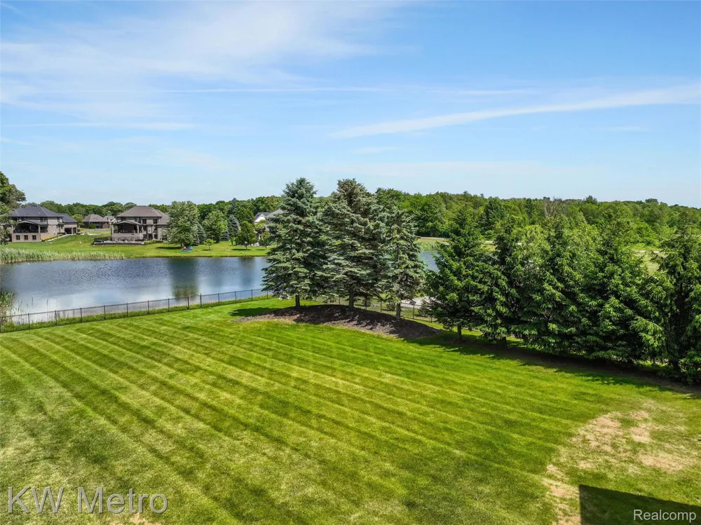 65884 Windrose Court Ray Township, MI 48096
