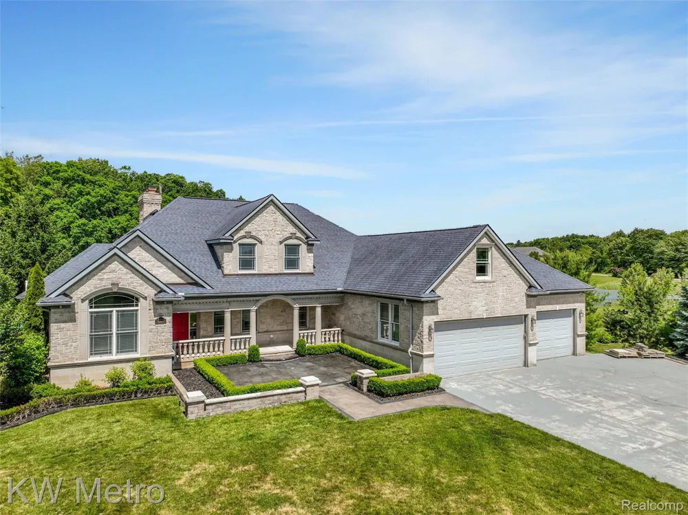 65884 Windrose Court Ray Township, MI 48096