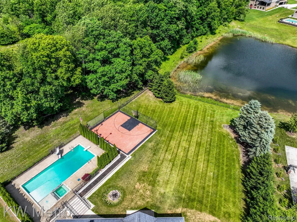 65884 Windrose Court Ray Township, MI 48096