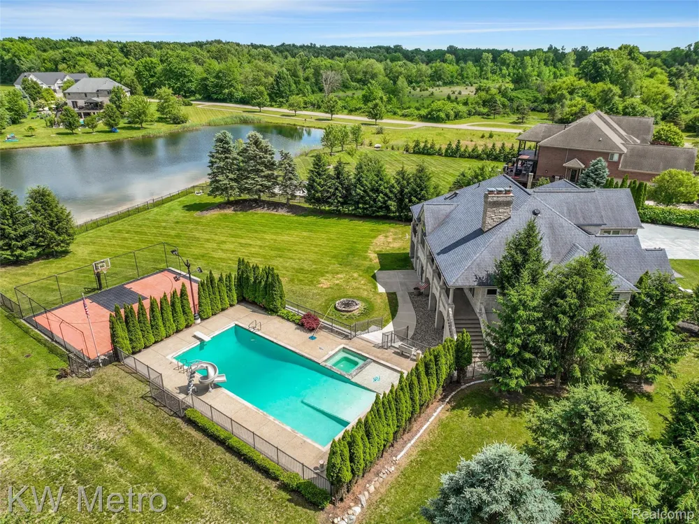 65884 Windrose Court Ray Township, MI 48096