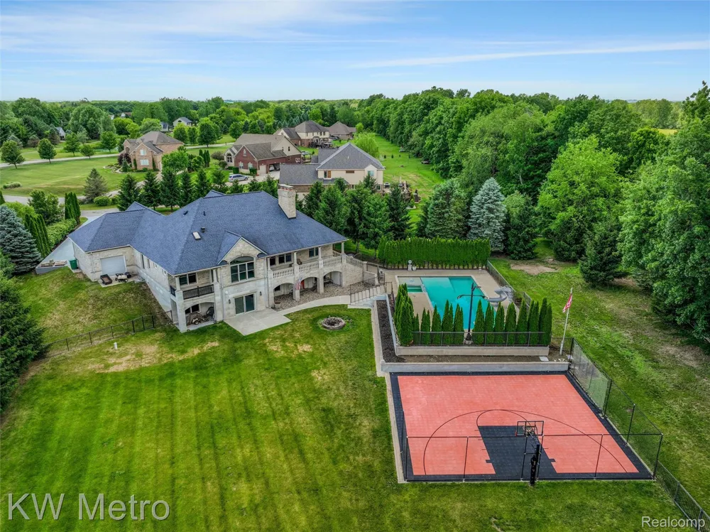 65884 Windrose Court Ray Township, MI 48096
