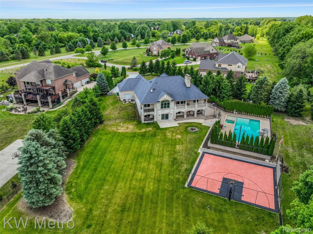 65884 Windrose Court Ray Township, MI 48096