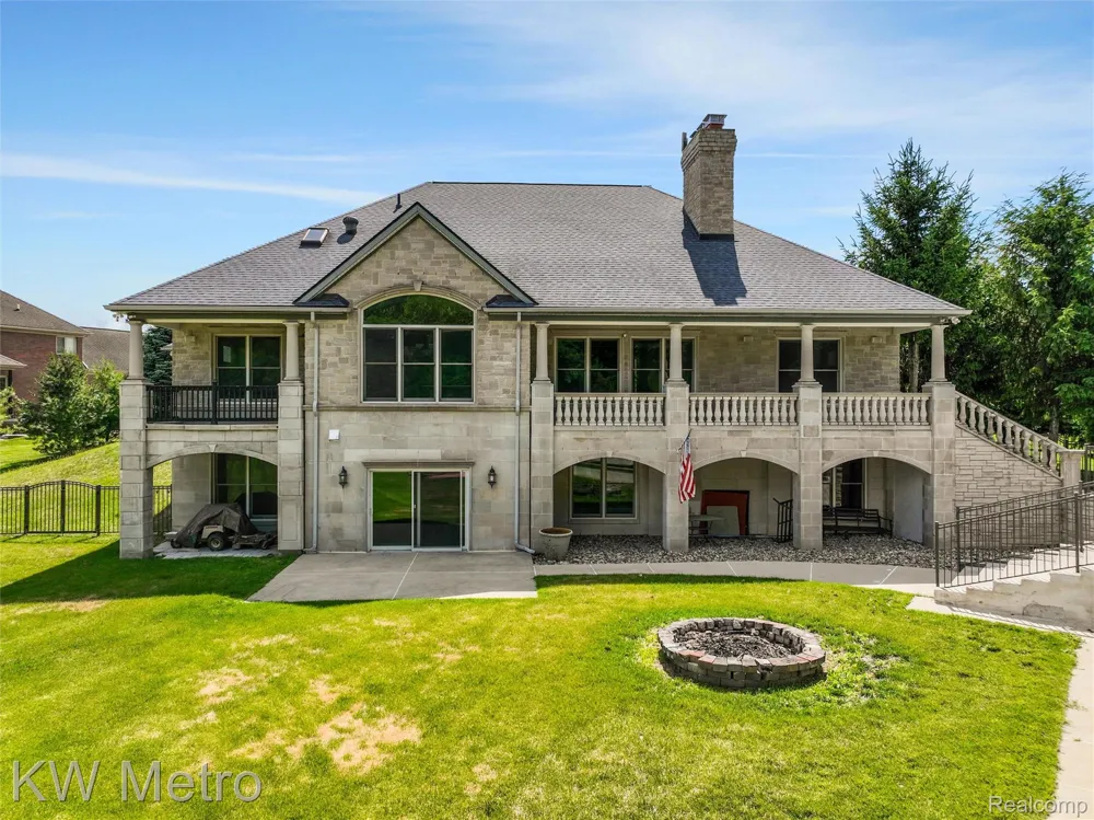65884 Windrose Court Ray Township, MI 48096