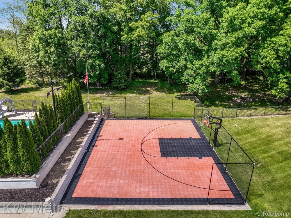 65884 Windrose Court Ray Township, MI 48096