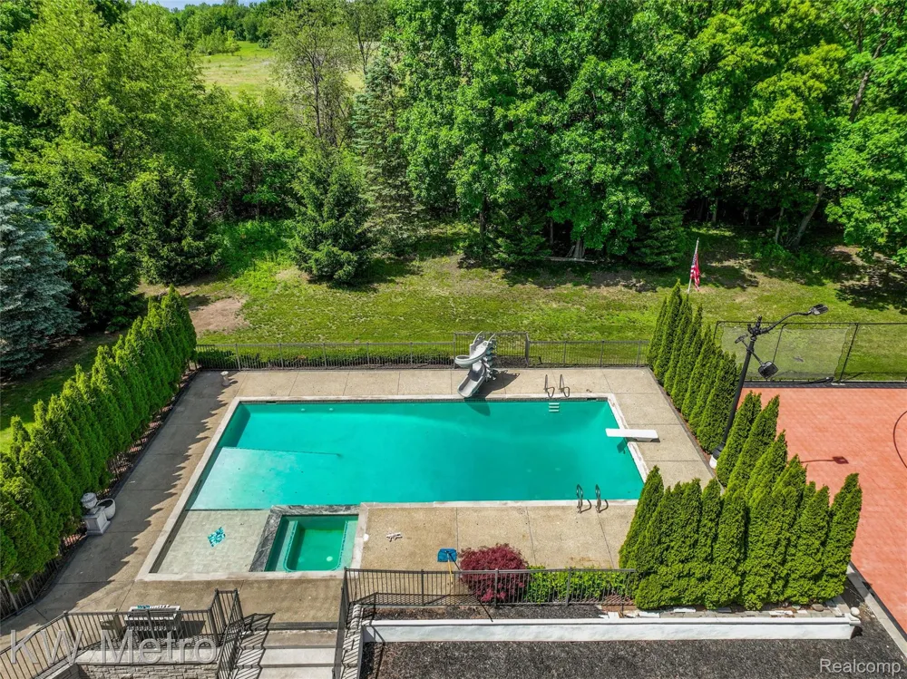 65884 Windrose Court Ray Township, MI 48096