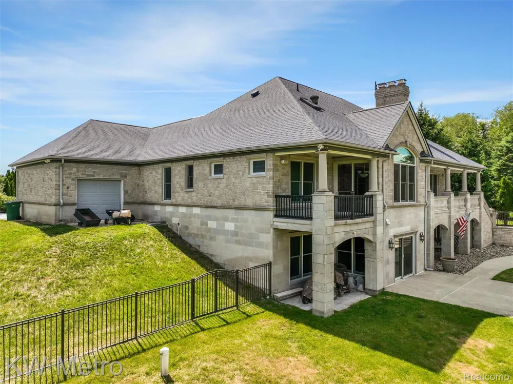 65884 Windrose Court Ray Township, MI 48096