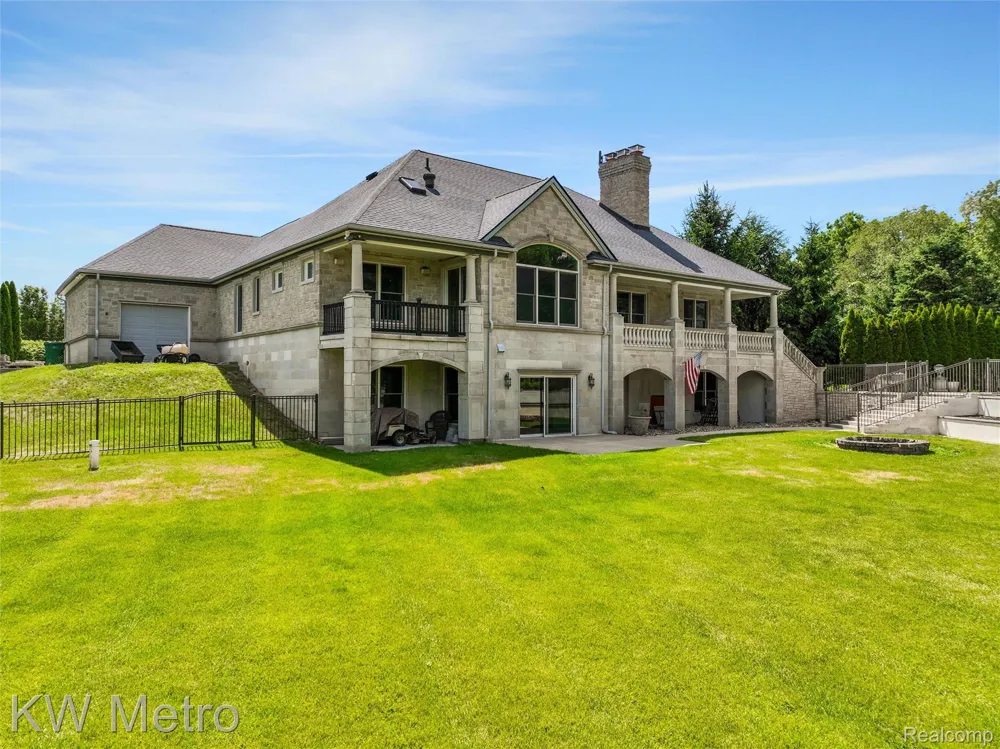 65884 Windrose Court Ray Township, MI 48096