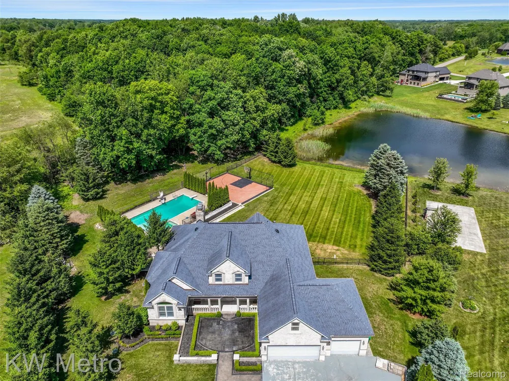 65884 Windrose Court Ray Township, MI 48096