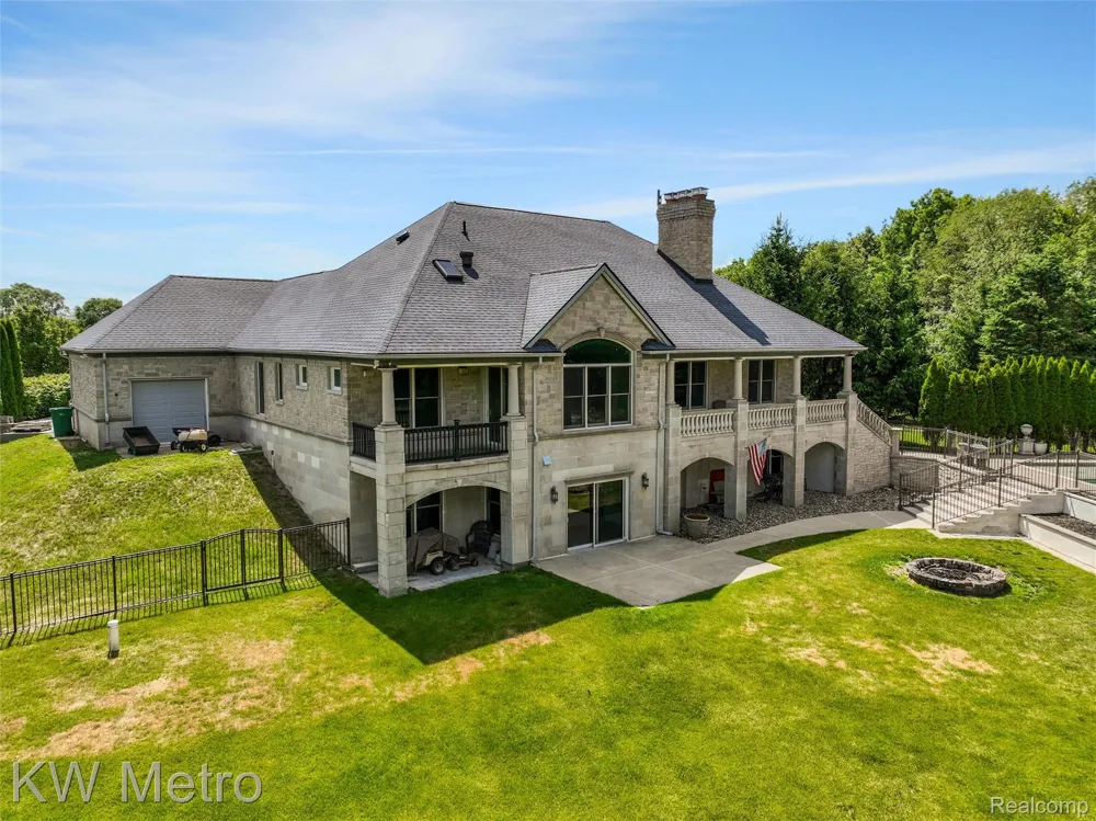 65884 Windrose Court Ray Township, MI 48096
