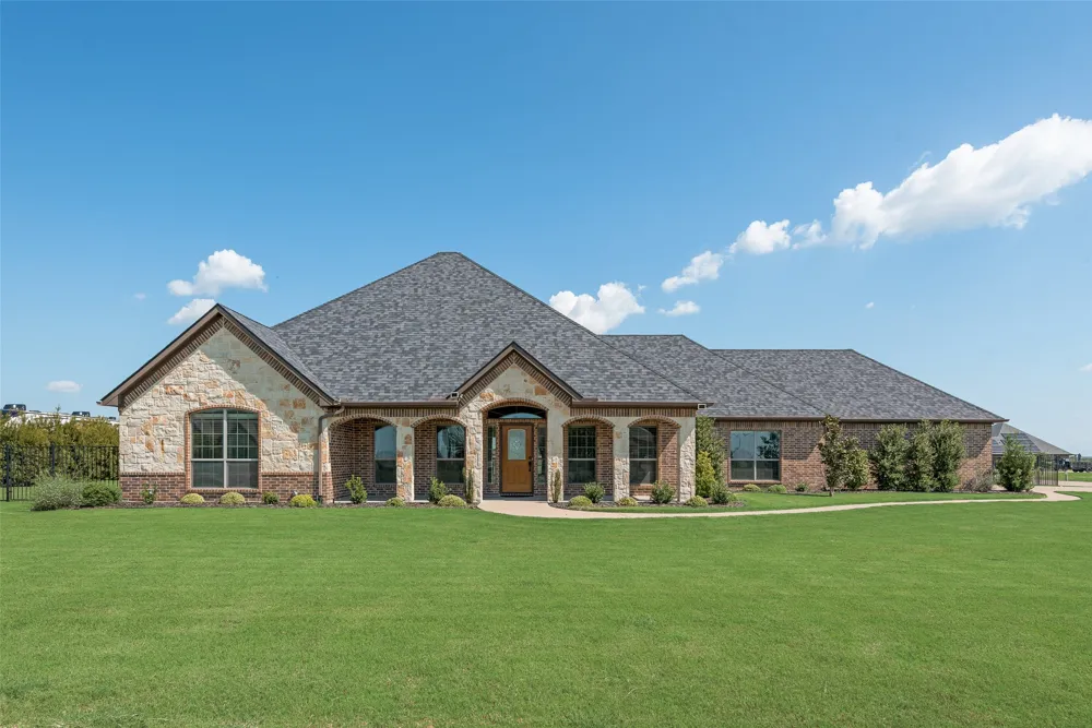 2921 Alamosa Drive Terrell, TX 75160