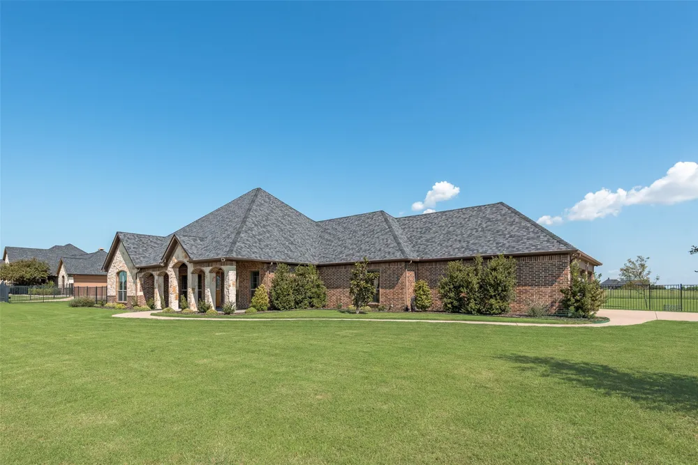 2921 Alamosa Drive Terrell, TX 75160