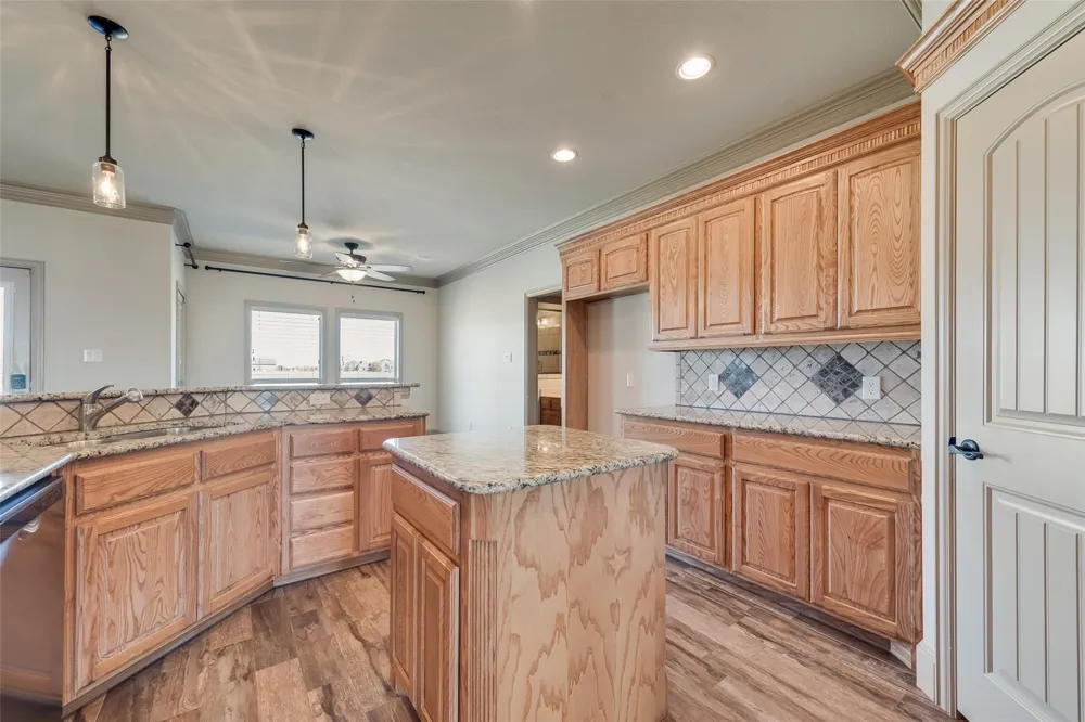 2921 Alamosa Drive Terrell, TX 75160