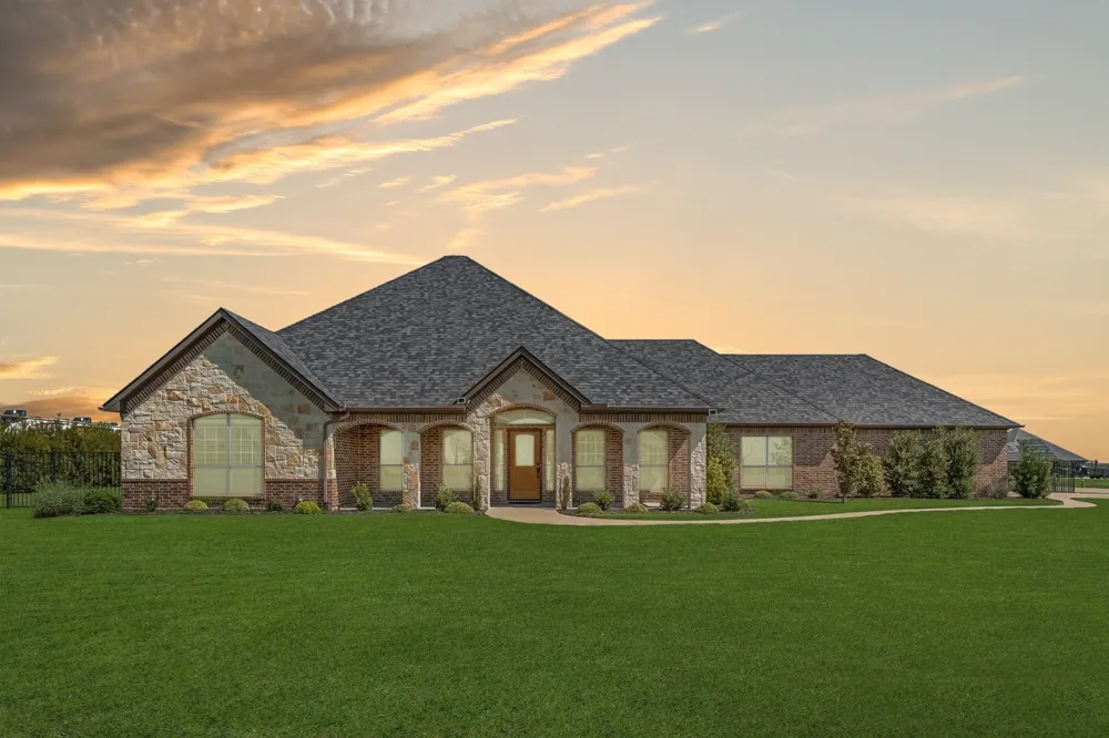 2921 Alamosa Drive Terrell, TX 75160