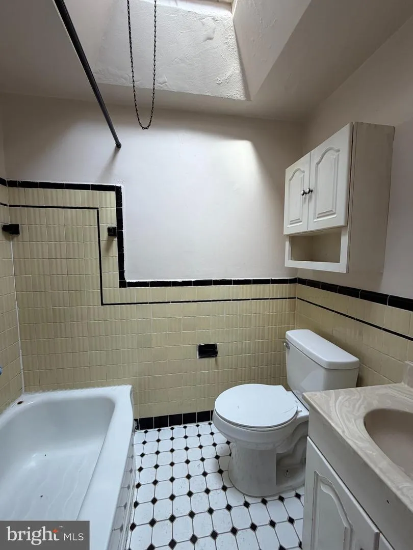 7 W 21ST STREET Chester, PA 19013