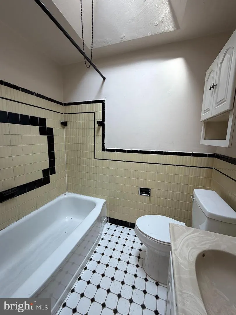 7 W 21ST STREET Chester, PA 19013