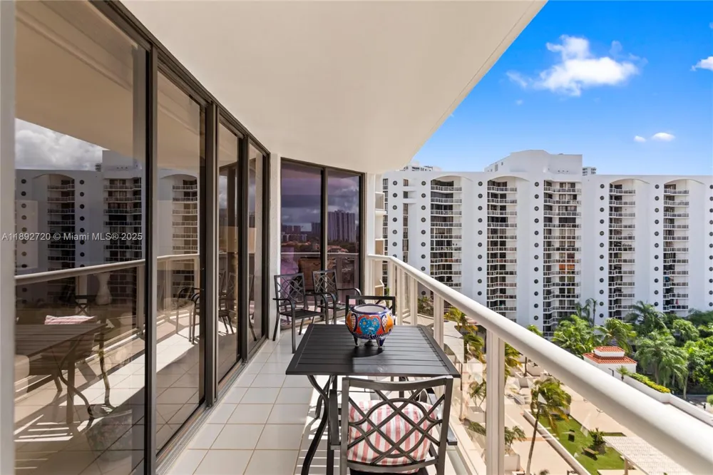 3598 Yacht Club Dr #1004 Aventura, FL 33180
