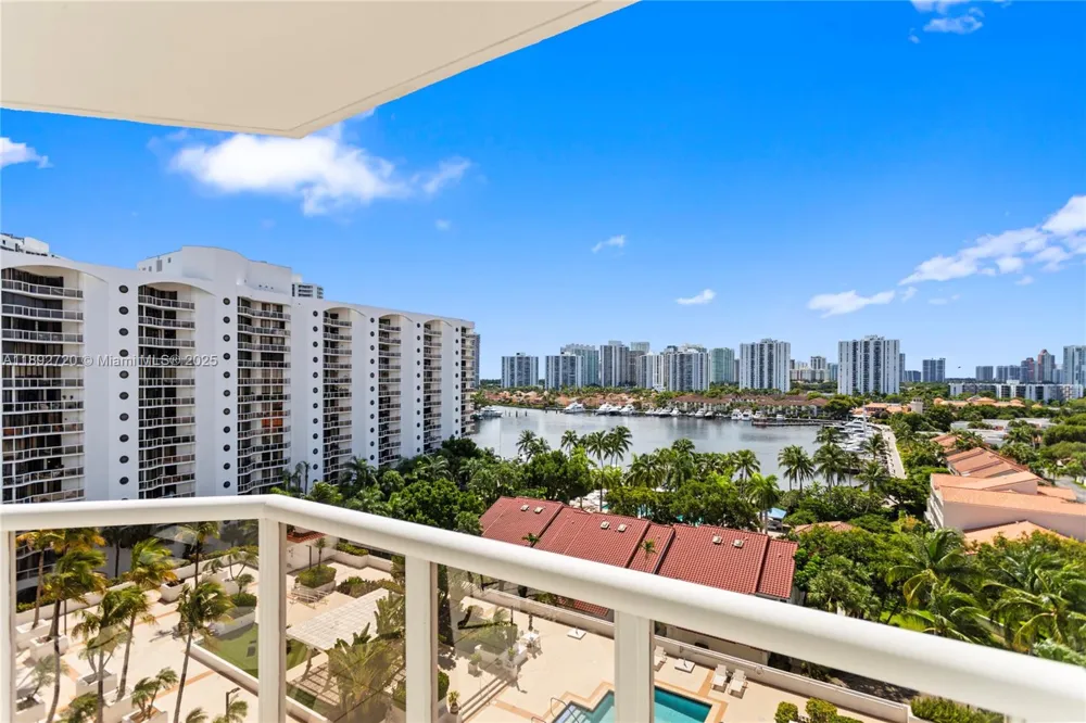 3598 Yacht Club Dr #1004 Aventura, FL 33180