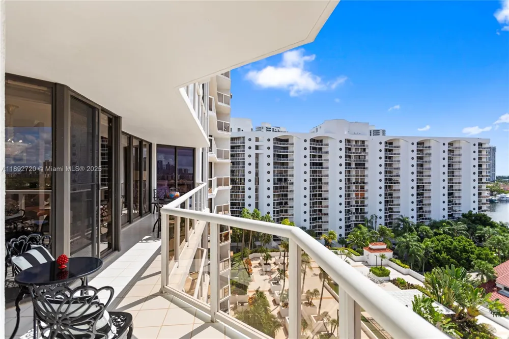3598 Yacht Club Dr #1004 Aventura, FL 33180