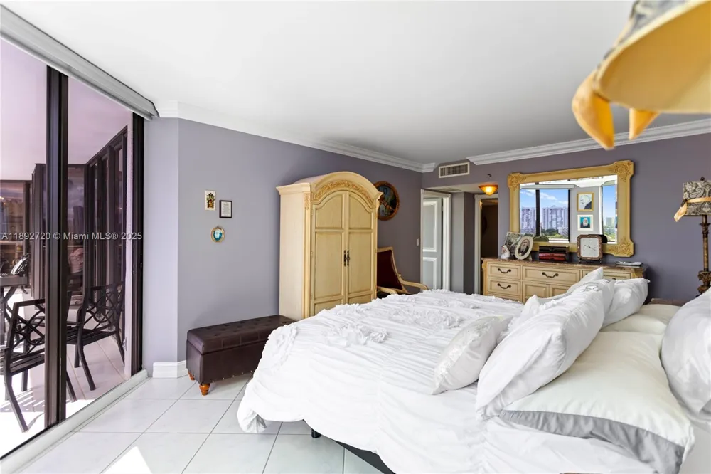 3598 Yacht Club Dr #1004 Aventura, FL 33180