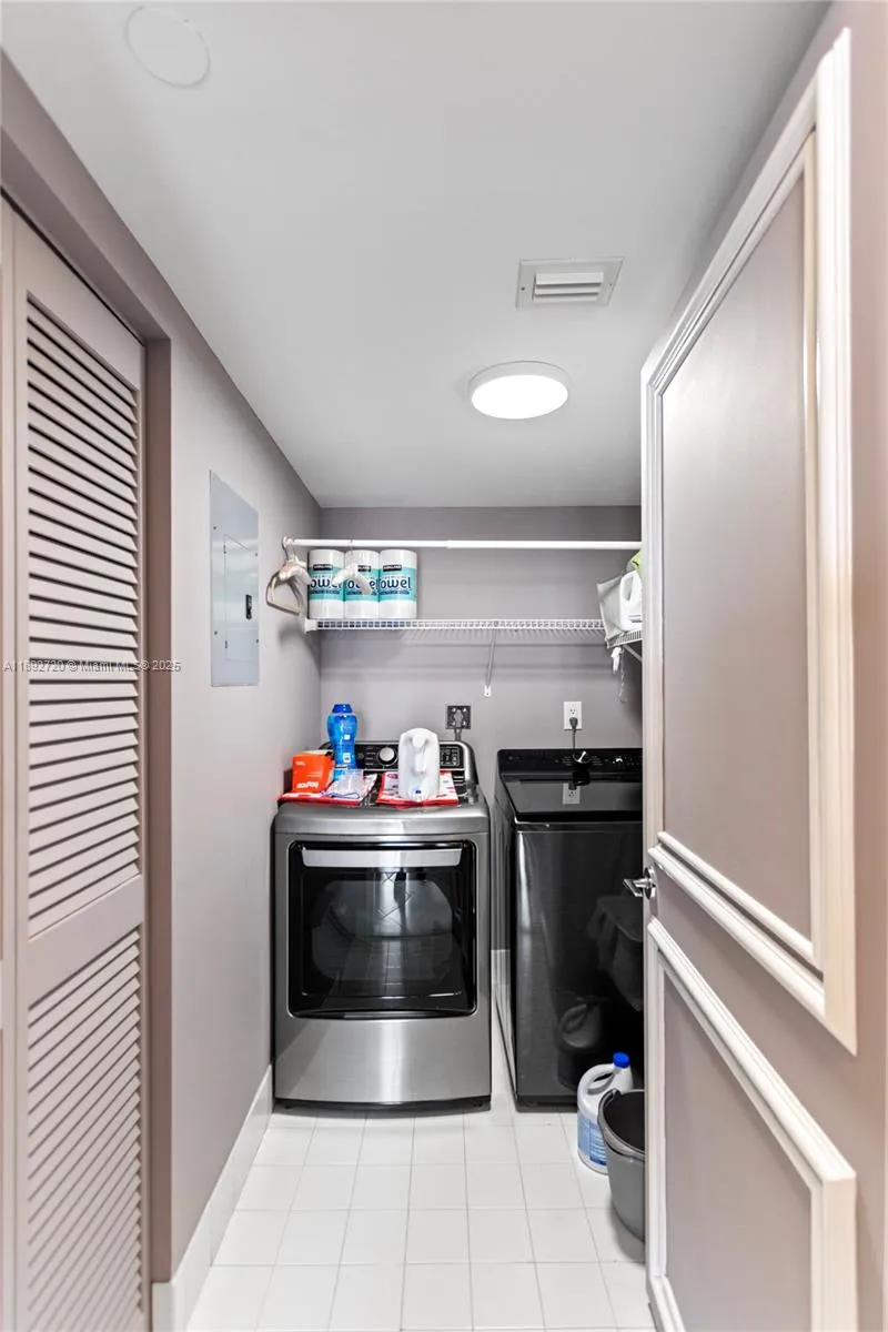 3598 Yacht Club Dr #1004 Aventura, FL 33180