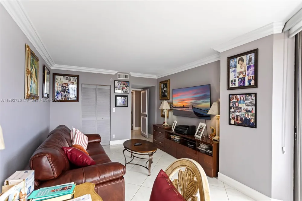 3598 Yacht Club Dr #1004 Aventura, FL 33180